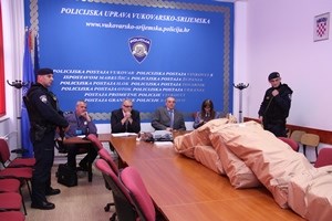 Slika pu_vs/Tiskovna/Bajakovo 2015 Heroin/IMG_7751.JPG